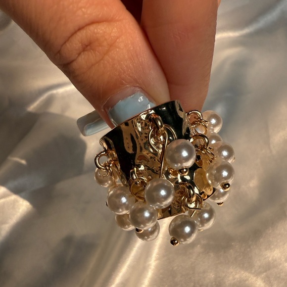 ZARA unique Pearl Cluster Ring - Picture 6 of 9
